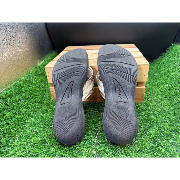 Cloudsteppers by Clarks- Gold/Black Sandals- Size 9W - Picture 10 of 10